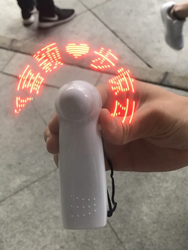 鄭嘉穎應援風扇仔。