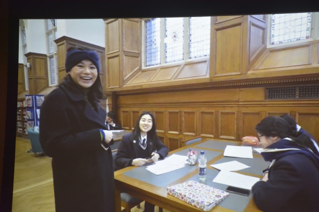 拍摄时，胡杏儿怀第二胎已6个月，使Flora自己非常紧张。