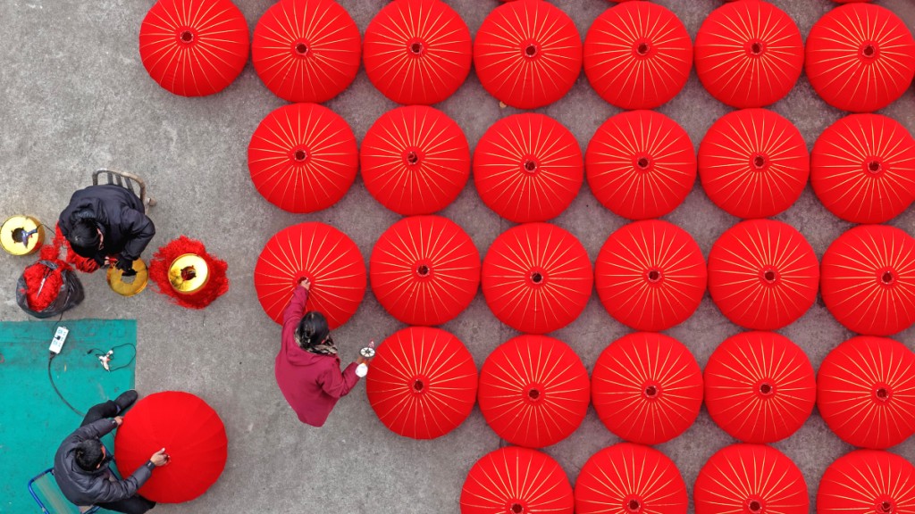 農曆新年臨近，內地節日氣氛越來越濃。新華社