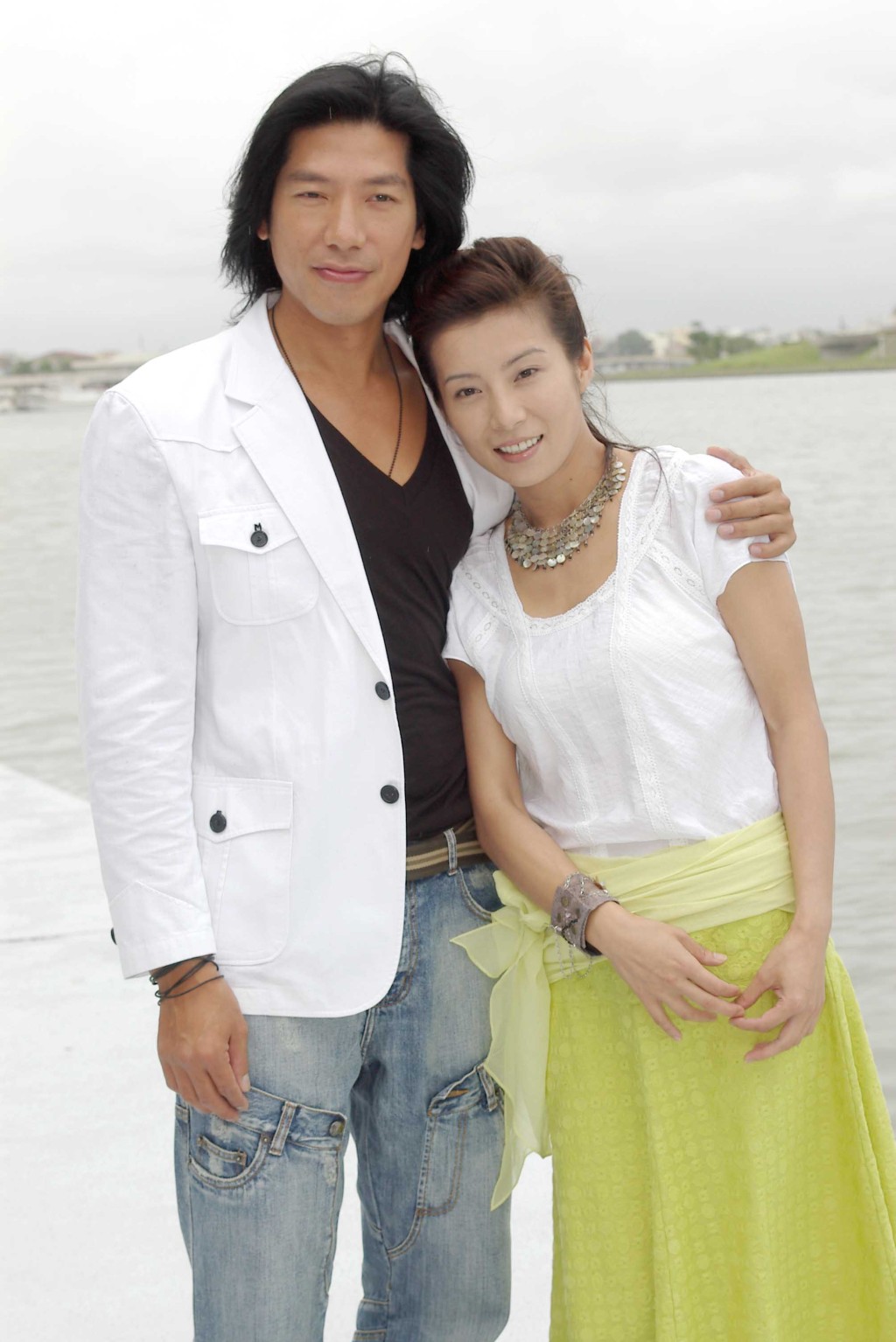 2005年，張耀揚和岳翎在台南拍《愛戀狂潮》。