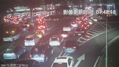 港珠澳大橋珠海口岸（往香港方向）的汽車長龍超過500米，等候檢查時間逾40分鐘。credit： 港珠澳大橋珠海口岸圖片