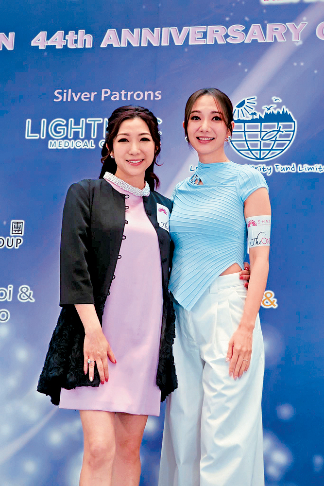 朱凱婷（左）透露王君馨亦是今年慈善晚會表演嘉賓之一。