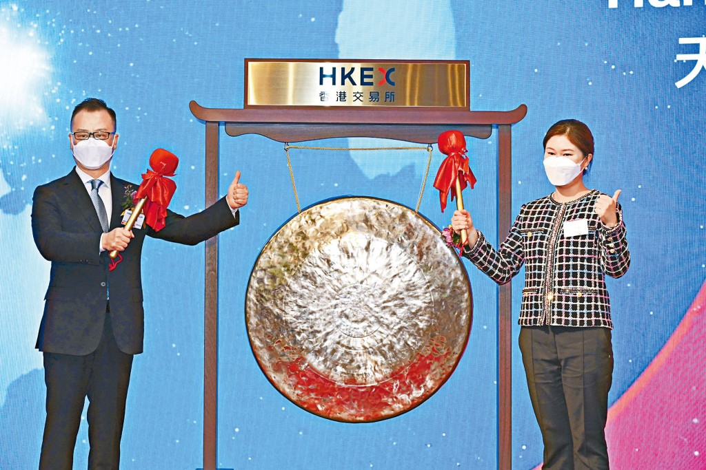天齊鋰業執行董事兼行政總裁夏浚誠(左)表示,股價升跌是很正常,不擔心公司基本面。
