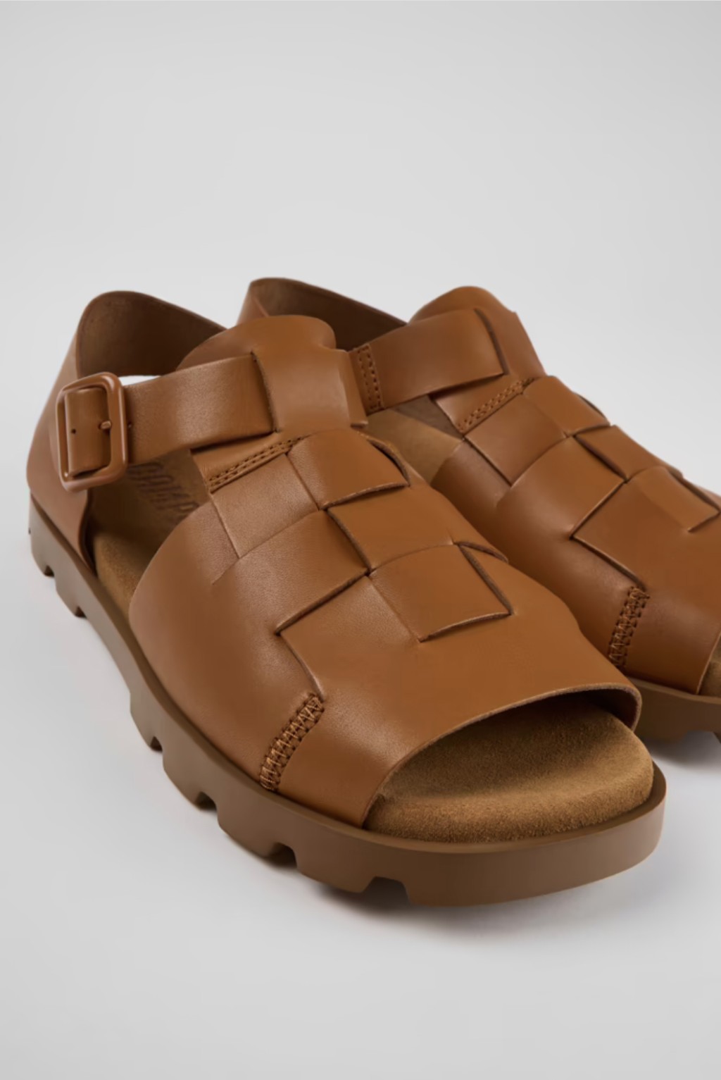 凉鞋2023｜采用编织设计的男装小牛皮Brutus凉鞋/$1,399/Camper。