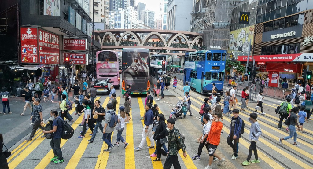根據本港《僱傭條例》,僱員按連續性合約受僱不少於24個月,因裁員而遭解僱,便合資格獲得遣散費。(資料圖片) 根據本港《僱傭條例》,僱員按連續性合約受僱不少於24個月,因裁員而遭解僱,便合資格獲得遣散費。(資料圖片)