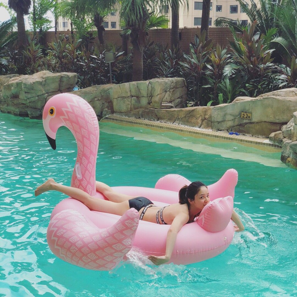 林峯愛妻張馨月2018年仍未出嫁時，曾大晒三點式泳裝照。