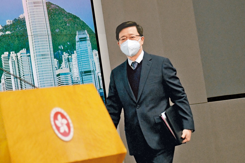 李家超昨日出席兔年首個行政會議前表示，政府目標是盡快與內地實現全面通關。