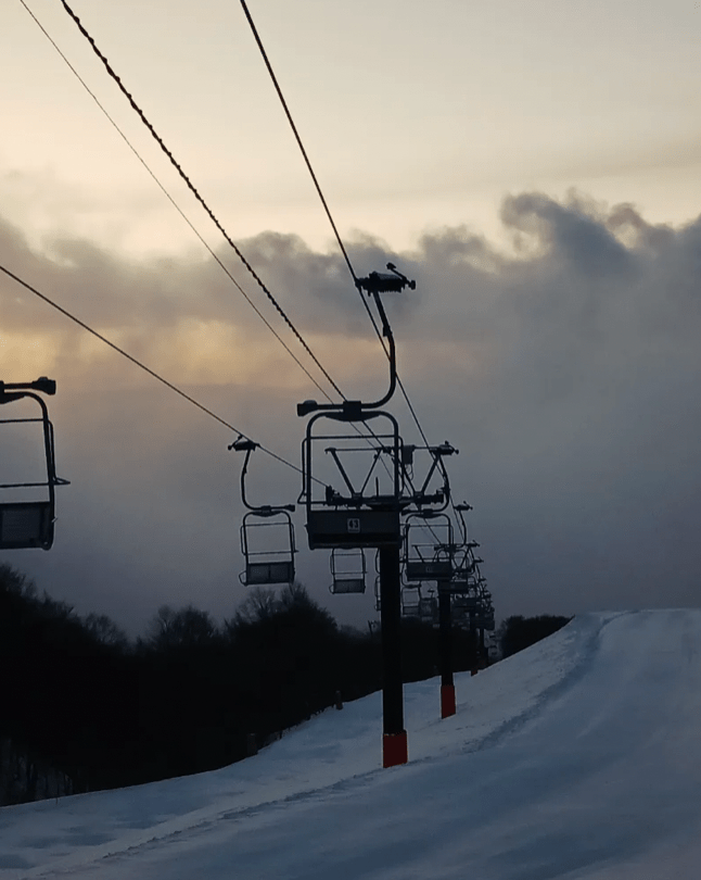 日長野滑雪場奪命悲劇 22歲女遊客背包卡纜車吊椅 凌空垂掛心臟驟停亡