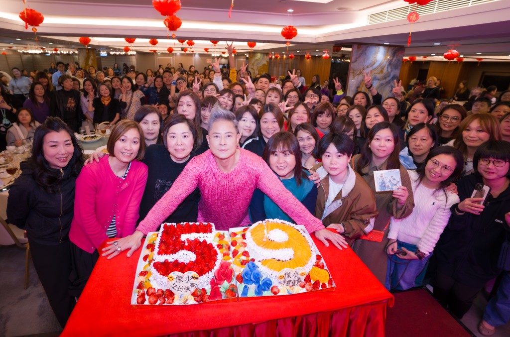 草蜢的蔡一杰昨日迎来59岁生辰，前晚他在九龙城的酒楼筵开22席。