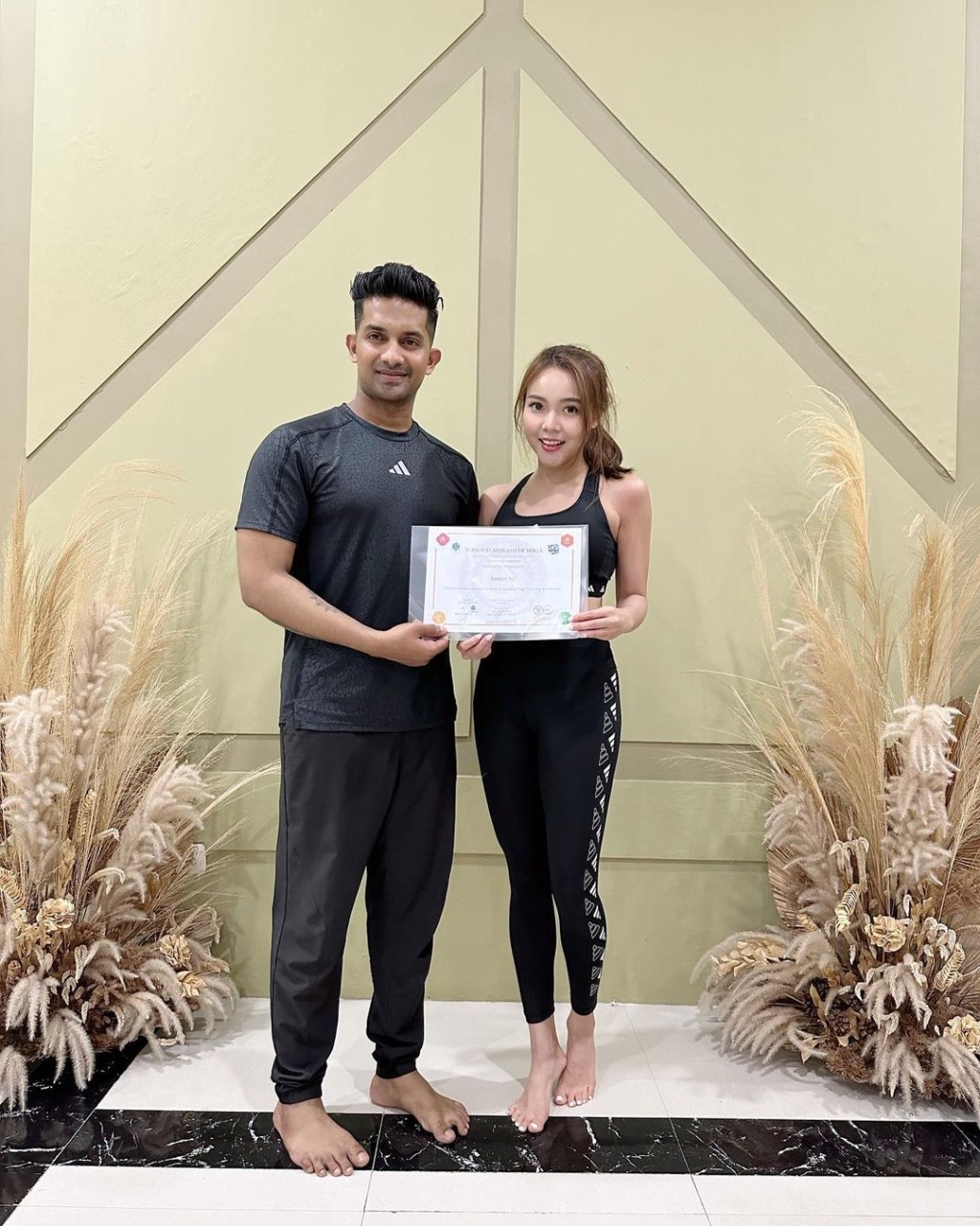 杜颖珊2017年考获瑜伽导师证书。