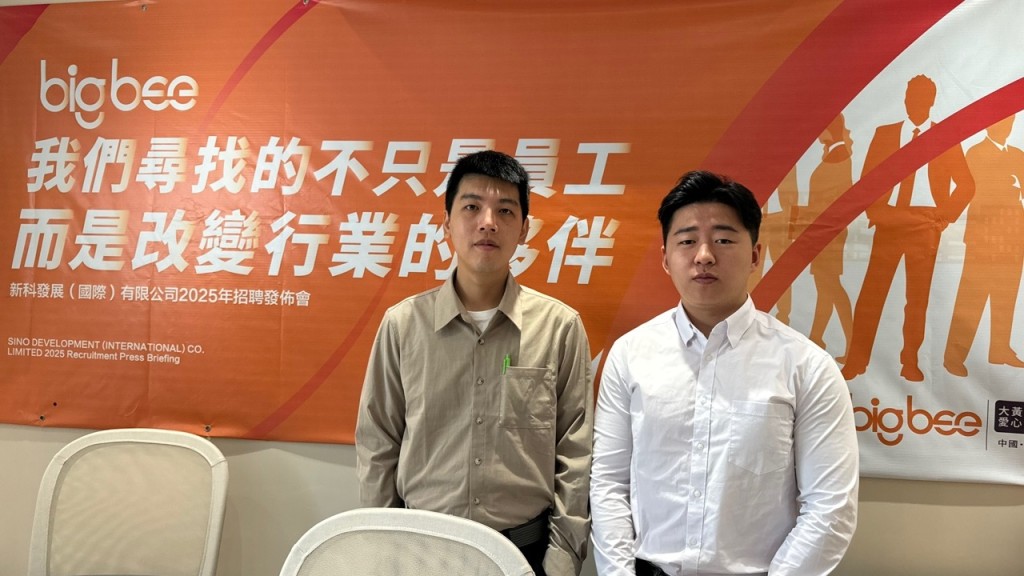 車隊負責人、新科發展(國際)有限公司董事黃兆鵬（右一）。謝宗英攝
