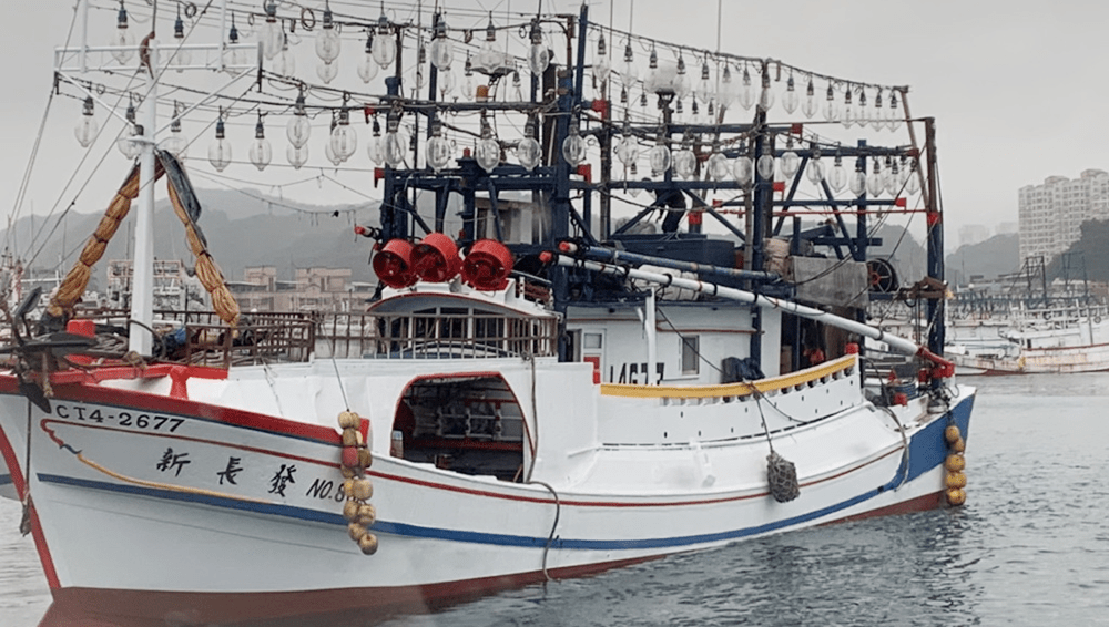 台籍漁船石垣島海域翻覆,尋獲1具遺體,6人仍下落不明。