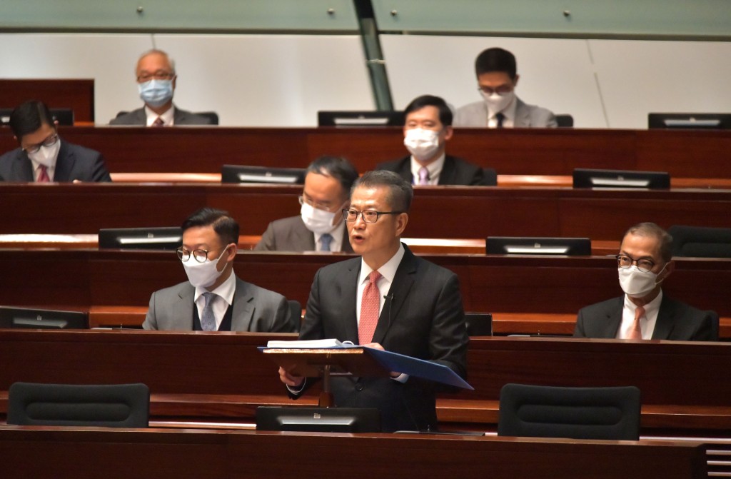 陳茂波到立法會宣讀財政預算案。（陳極彰攝）
