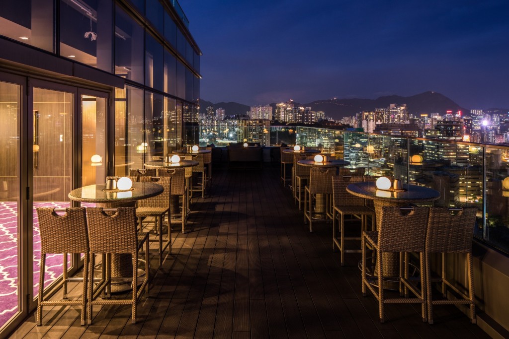 「星荟」座落于尖沙咀核心地带，与鸿星中菜同属邓氏餐饮「Tang's Catering Group」旗下食肆。