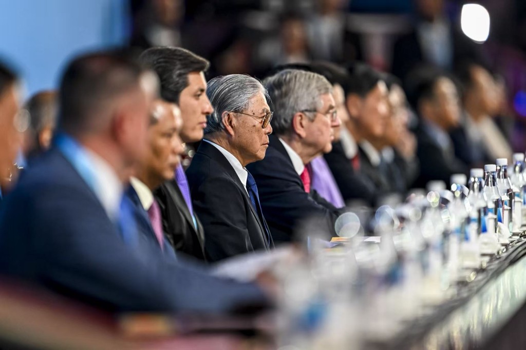 香港奧委會會長霍震霆(左四) 出席開幕禮照片由港協暨奧委會提供