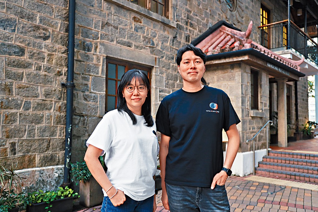 許浩強（右）與林慧桃（左）是星空愛好者，曾為香港大學天文學會成員。