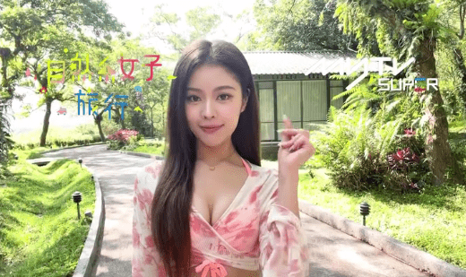 在《自然系女子旅行3》的節目中，黃瀅仴介紹台灣的優美風景。