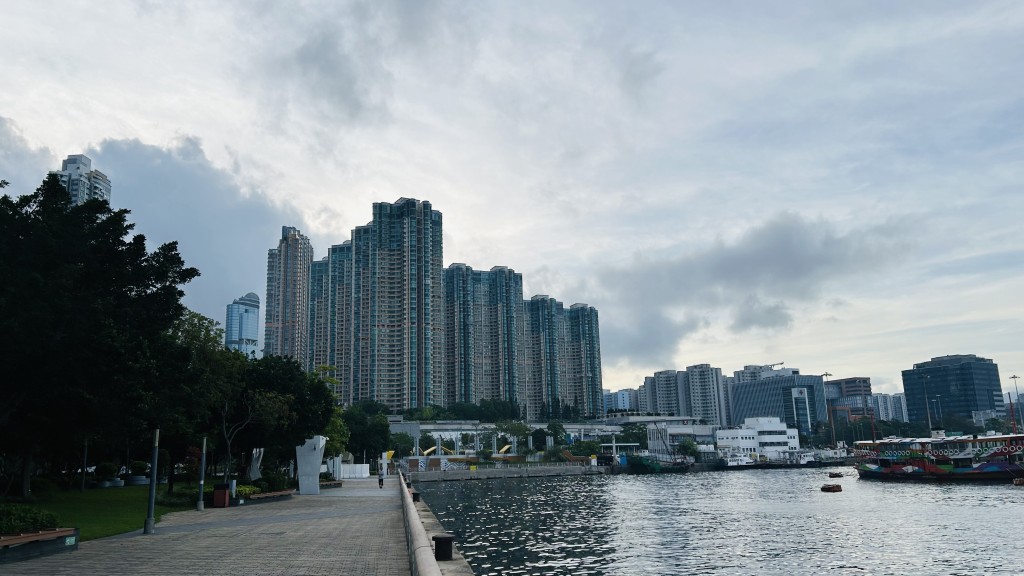 稍後局部地區有驟雨。蔡楚輝攝 稍後局部地區有驟雨。蔡楚輝攝