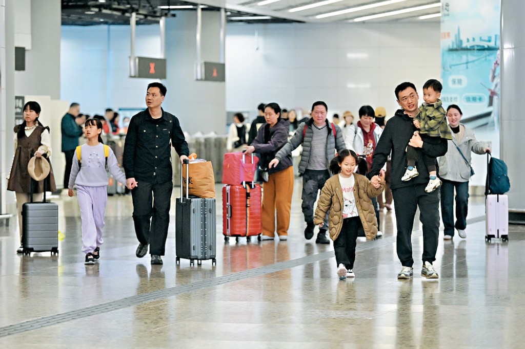 入境处预料，10日农历新年假期，约有1138万人次进出本港。