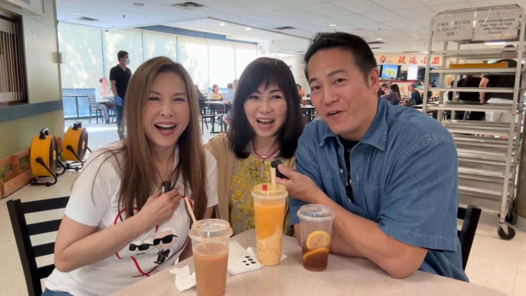 歐錦棠、萬斯敏與好友婉華相約在溫哥華列治文暢談近況。（影片截圖：《李婉華頻道》）