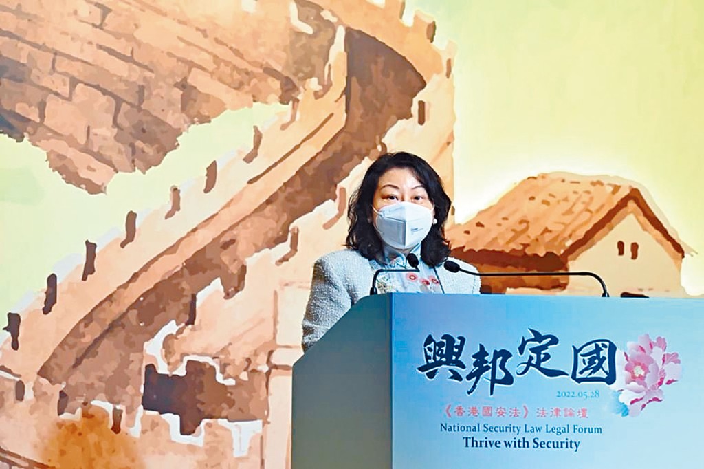 鄭若驊稱《國安法》的成效「國安家好，興邦定國」。