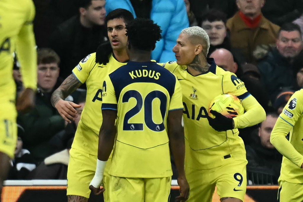 熱刺球員慶祝入波。法新社