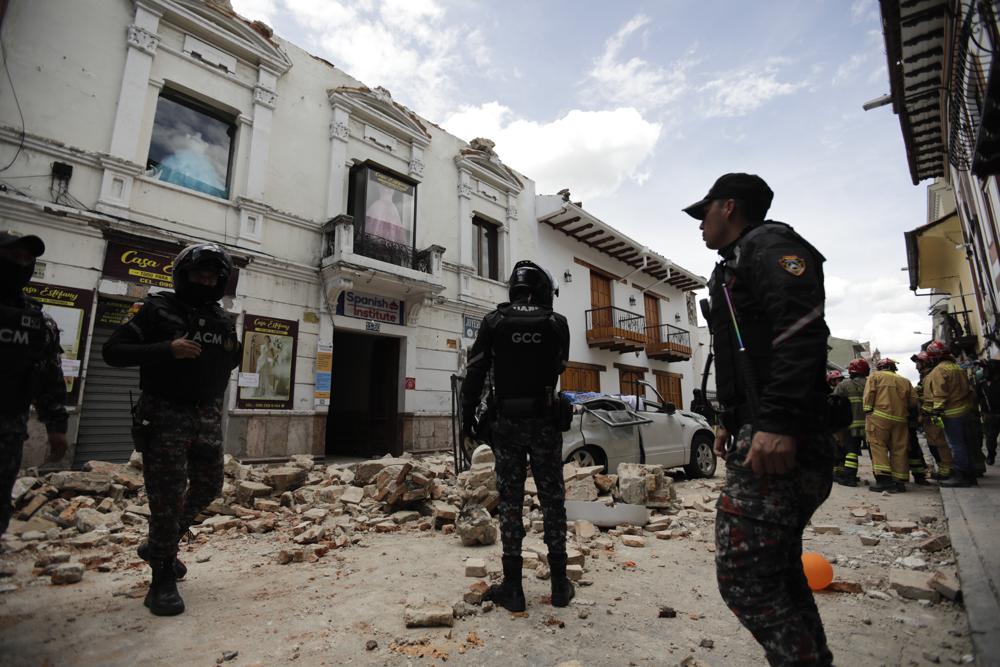 厄瓜多爾近岸發生黎克特制6.8級地震。AP