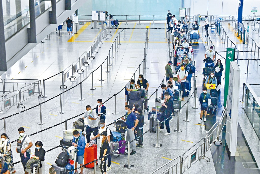 本港實施「三加四」檢疫後，抵港訪客明顯增加，周日更多達逾七千人。