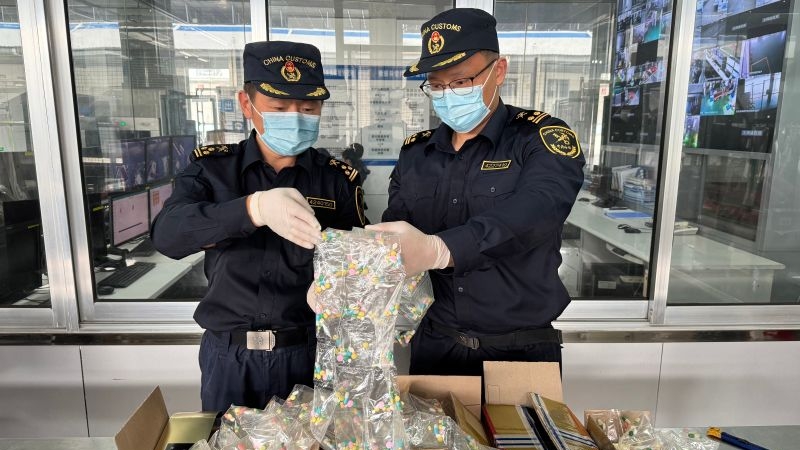 海關人員在郵包中發現含冰毒成份減肥藥。