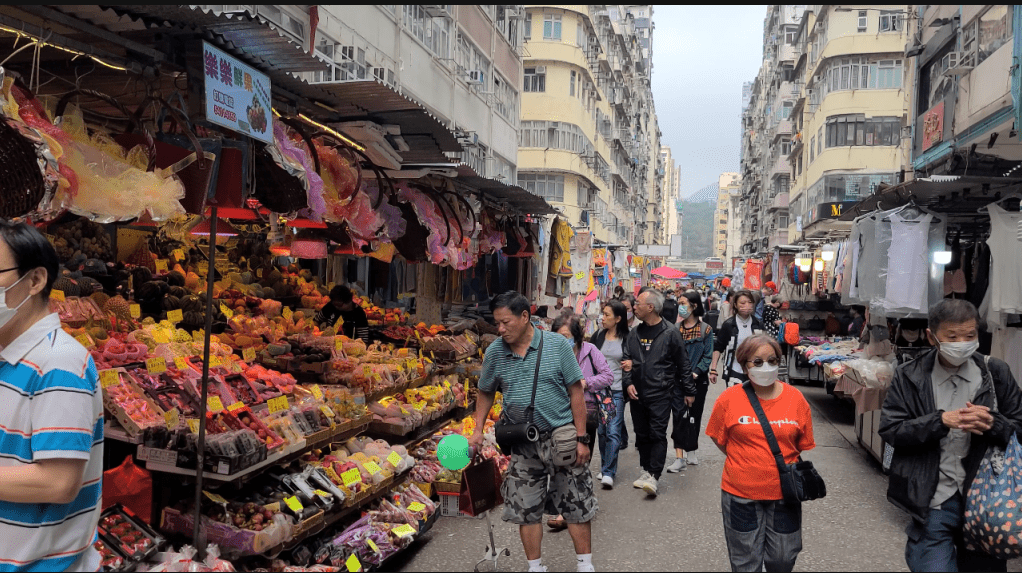 旺角花园街曾发生一宗离奇盗窃“两个大树菠萝案”。 旺角花园街曾发生一宗离奇盗窃“两个大树菠萝案”。