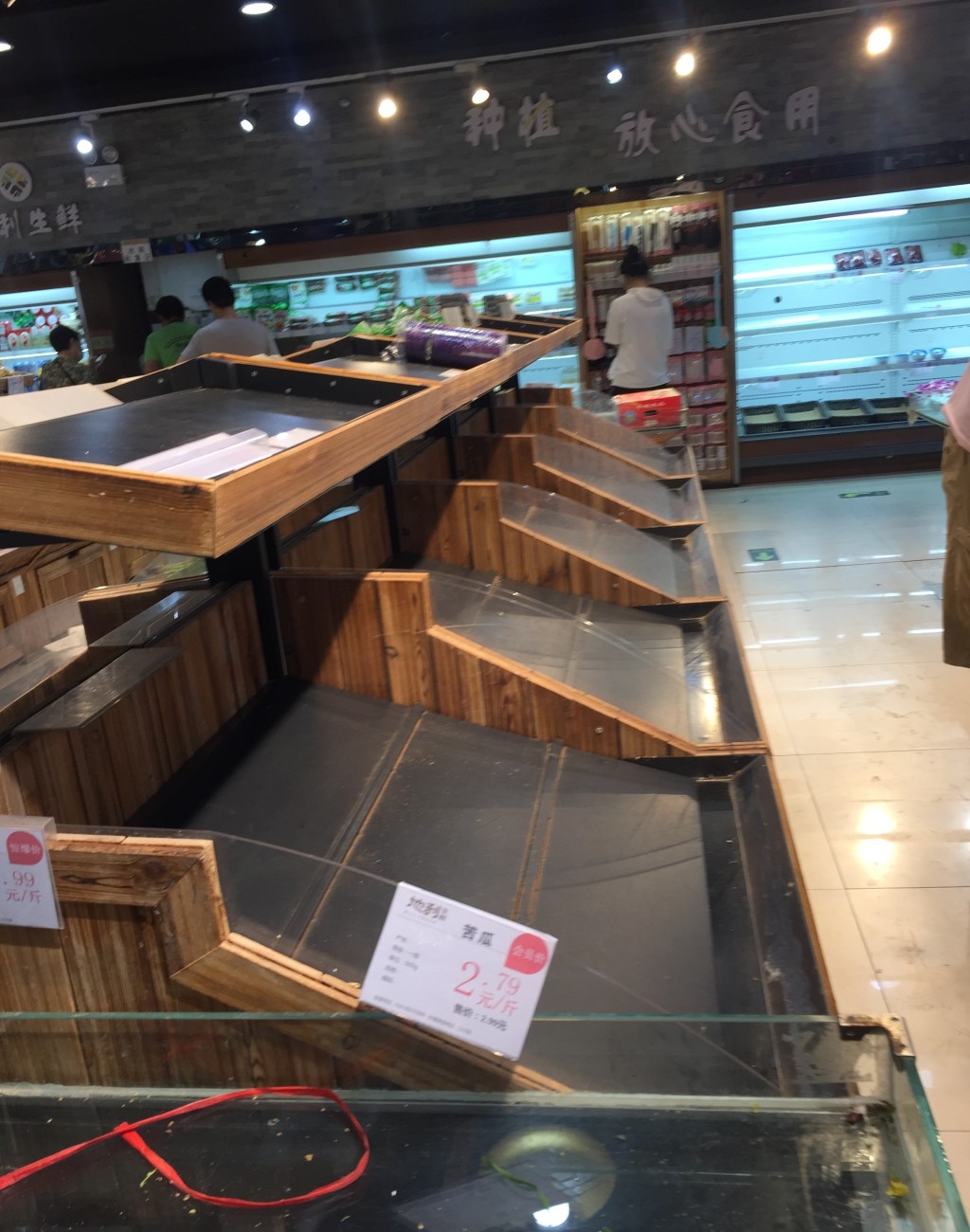 北京超市的蔬菜、鮮肉被搶購。網上圖片