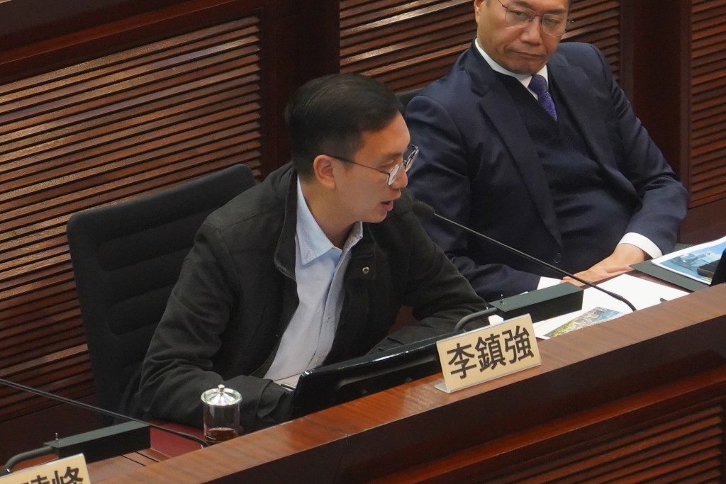 自由黨李鎮強關注會否鼓勵更多機構舉辦類似墟市。