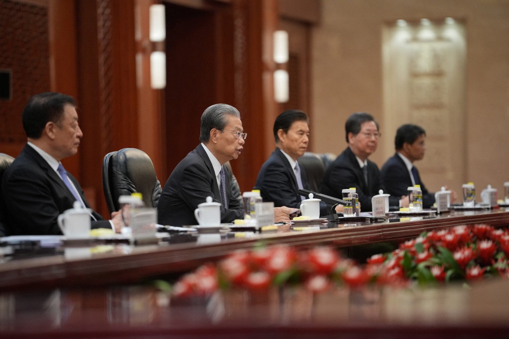 施紀賢會見全國人大委員長趙樂際。 路透社