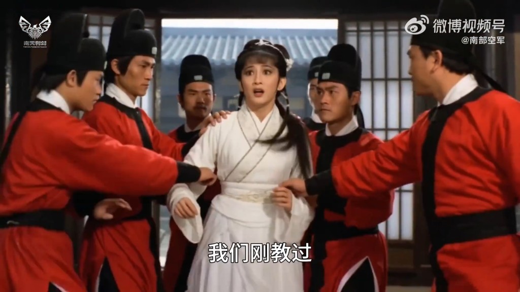 解放軍南部戰區空軍以同樣風格製作反間諜宣導影片。微博@南部空軍