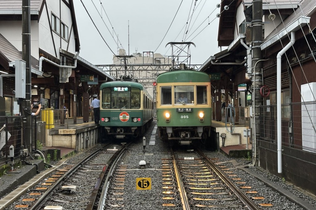 江之電官方宣布,服役達47年的「1000形(1001-1051號)」舊型號列車已於7月14日正式結束營業運轉。 (網上圖片) 江之電官方宣布,服役達47年的「1000形(1001-1051號)」舊型號列車已於7月14日正式結束營業運轉。 (網上圖片)