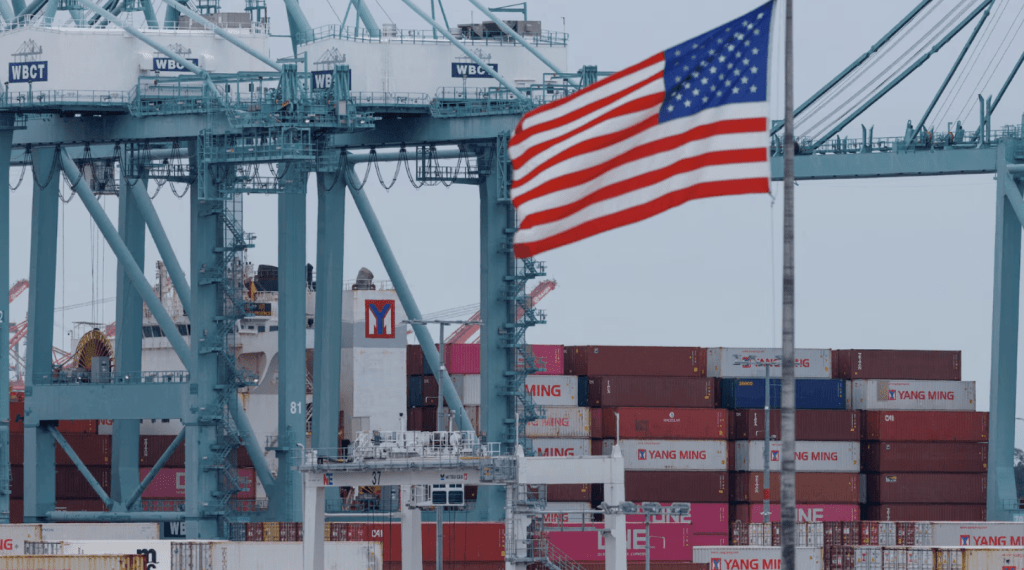 白宮表示，將迅速研究透過其他法律工具代替被裁定不合法的關稅，但相關代替方案普遍較為繁複和權力較受限制。路透社