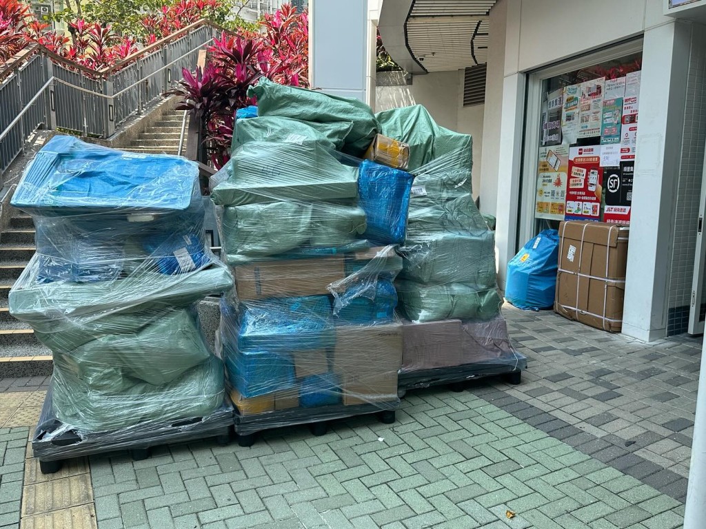 自提點貨物堆成山。網上圖片 自提點貨物堆成山。網上圖片