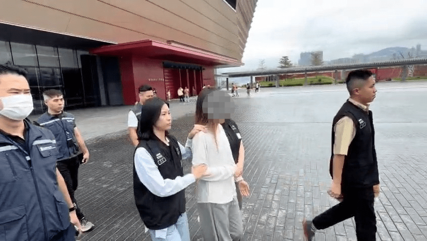 入境處在西九拘捕涉案內地女子。旅監局圖片