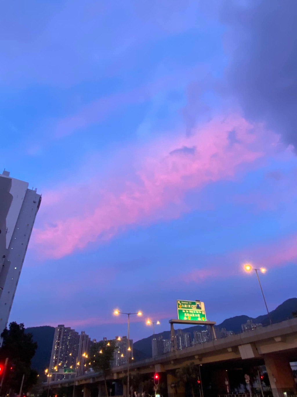 市民在沙田拍攝的天空。群組「社區天氣觀測計劃CWOS」網民Akimoto Ayumu
