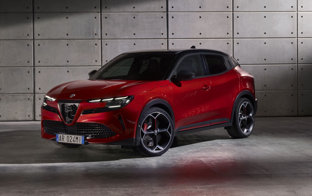 Alfa Romeo Milano纯电动SUV，备有Elettrica及Veloce两个版本选择。