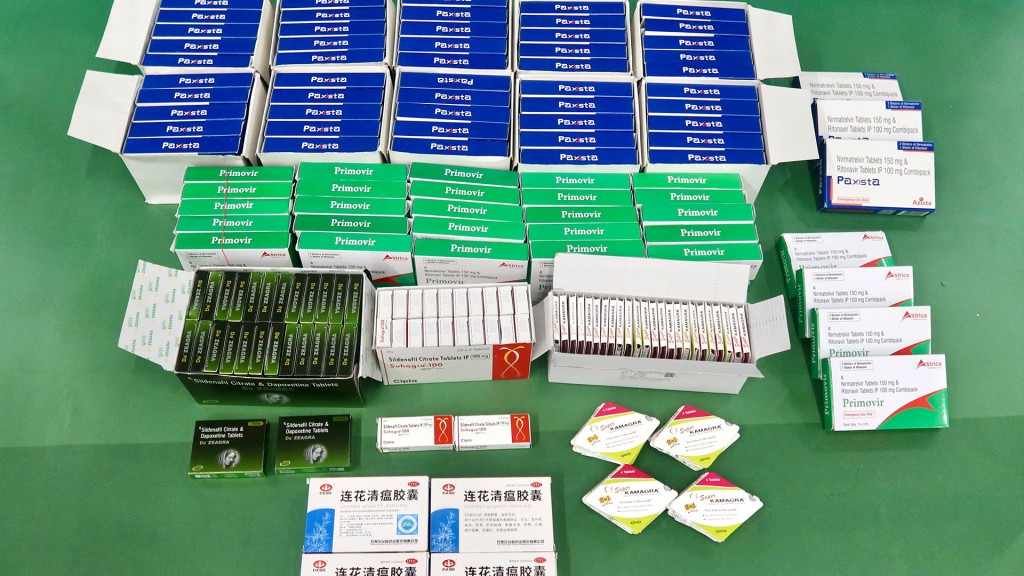 海關在機場偵破3宗懷疑走私藥物案件,檢獲約5400粒和約350克懷疑受管制藥物,估計市值共約25萬元。政府新聞處圖片
