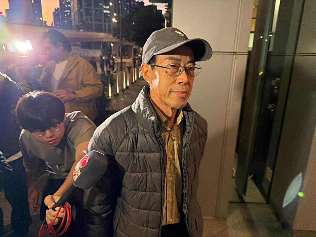 法團舊主席鄧國權離開廉署總部。曾志恆攝