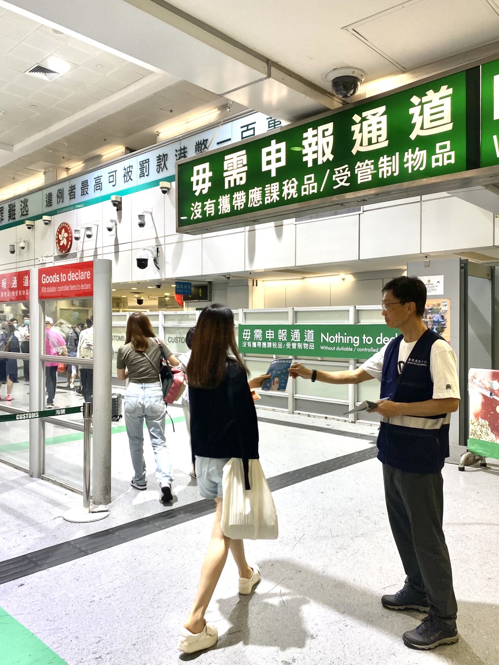 食安中心聯同香港海關加強宣傳教育，提醒市民注意跨境餐飲代購及長途配送的風險。