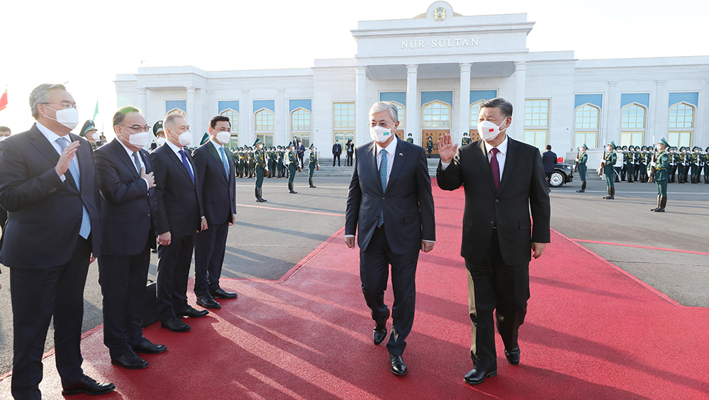 習近平對哈薩克斯坦共和國進行國事訪問。新華社