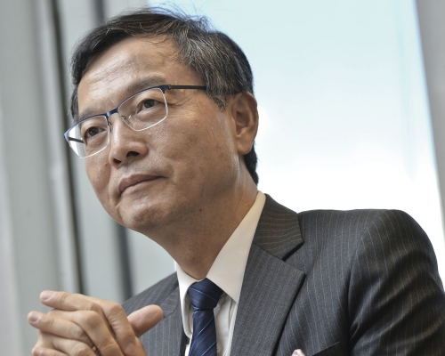 林正財否認政府提供補助金是跪低。資料圖片