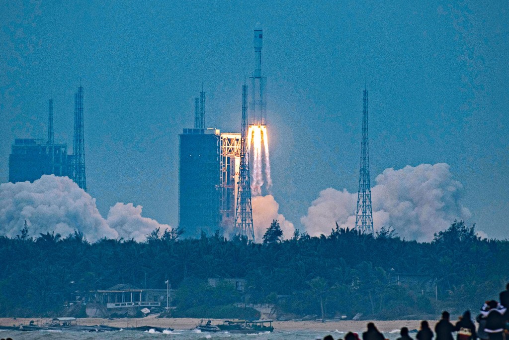 火箭长征八号昨天在海南首飞成功。