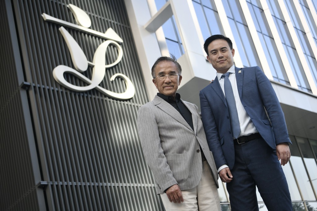 至於未來會否吸納其他議員加入實政圓桌,莊豪鋒稱,歡迎認同該黨理念的人加入。 至於未來會否吸納其他議員加入實政圓桌,莊豪鋒稱,歡迎認同該黨理念的人加入。