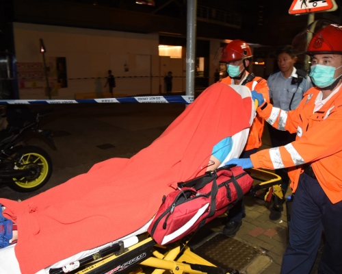 男事主由救護車送院。