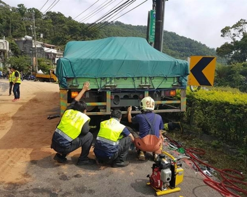 黄男被救出时已无生命迹象。