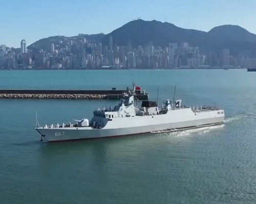 再多兩艘護衛艦加入駐港部隊。駐港部隊微博